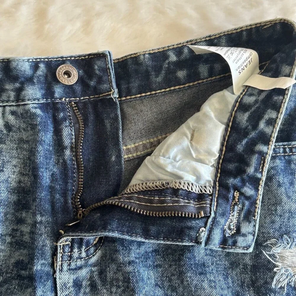 EUC Distressed Denim High-Waisted Cutoff Jean Shorts‎ Size Small